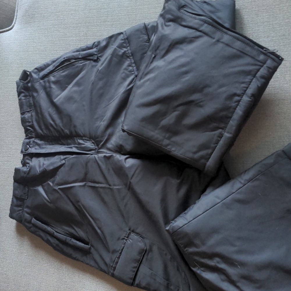 Black skiing pants